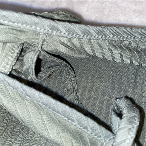 Cute Green Top!! - Picture 3 of 5